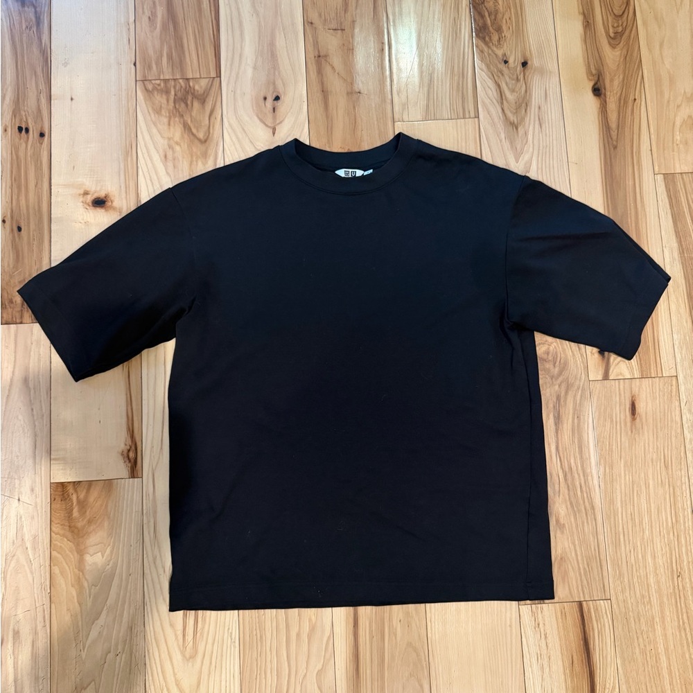 Uniqlo Black Blank T shirt size Medium